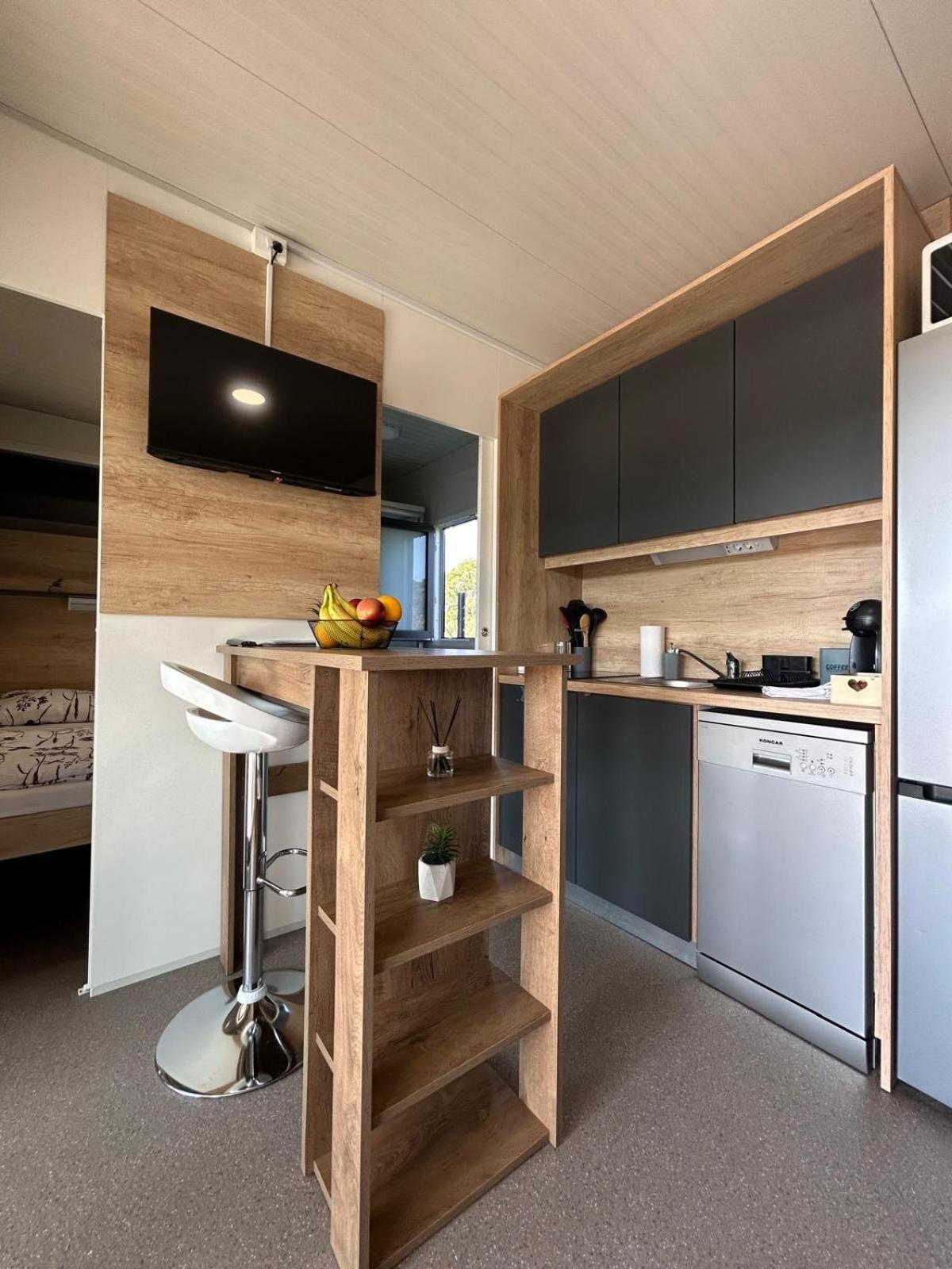 Mobile Home Vilmaris Pakoštane Esterno foto